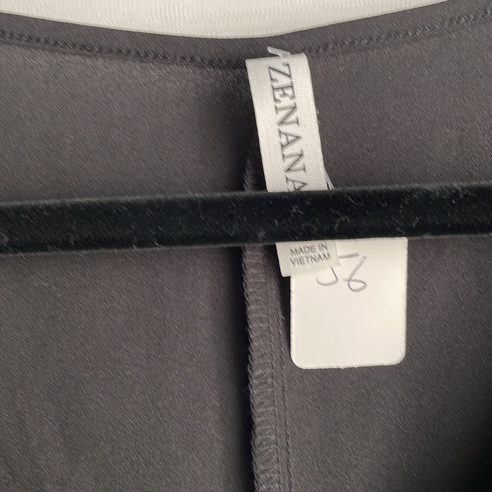 Zenana, 1x, black, short cap sleeve top - Picture 2 of 6